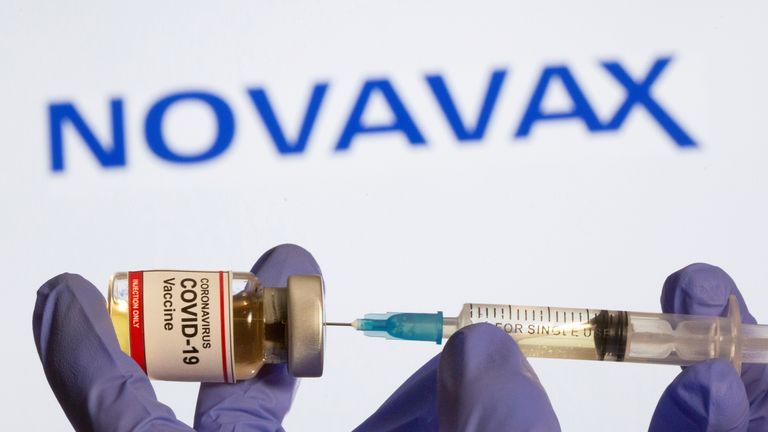 Вакцина Novavax проти COVID-19 ефективна на 96% — ЗМІ