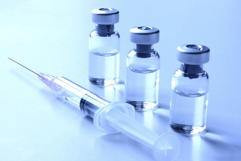 У мережі ширять фейк про те, що уряд Канади опублікував докази наявності чіпів у вакцинах проти COVID-19