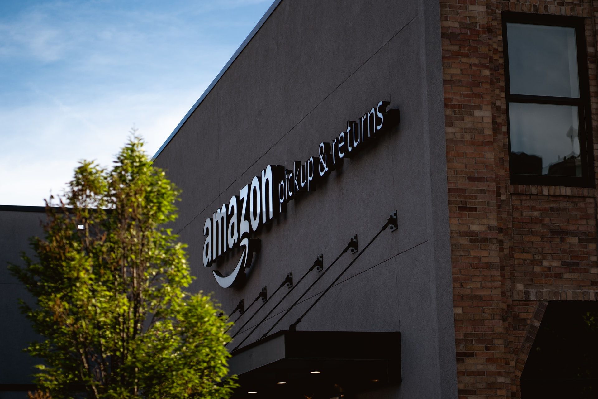 За перший квартал 2021 року компанія Amazon заробила понад 100 мільярдів доларів