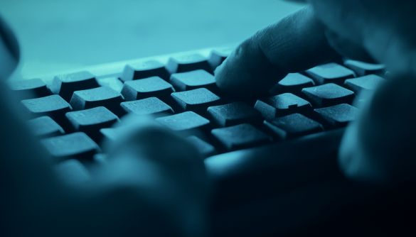 Двоє російських хакерів визнали себе винними в кібератаках на фінансові організації та фізосіб США