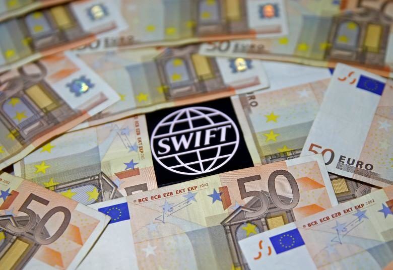 Росію можуть відключити від платіжної системи SWIFT.  Хто, коли і як це може зробити?