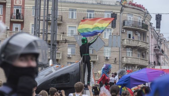 «На Донбас відправляють колони українських геїв». Російська пропаганда поширила черговий фейк про Україну