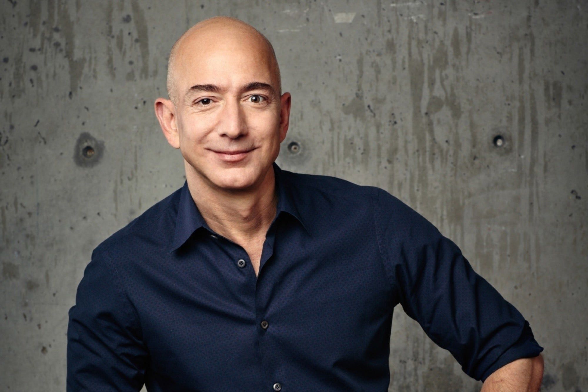 Джефф Безос офіційно залишить посаду гендиректора Amazon у річницю заснування компанії