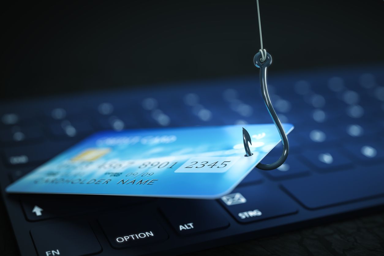 Кіберполіція: У кожному другому випадку шахрайства з банківськими картками задіяні співробітники фінустанов