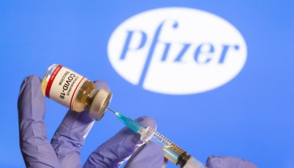 «Інтер» і 5 канал розкритикували нардепів за щеплення вакциною Pfizer — моніторинг