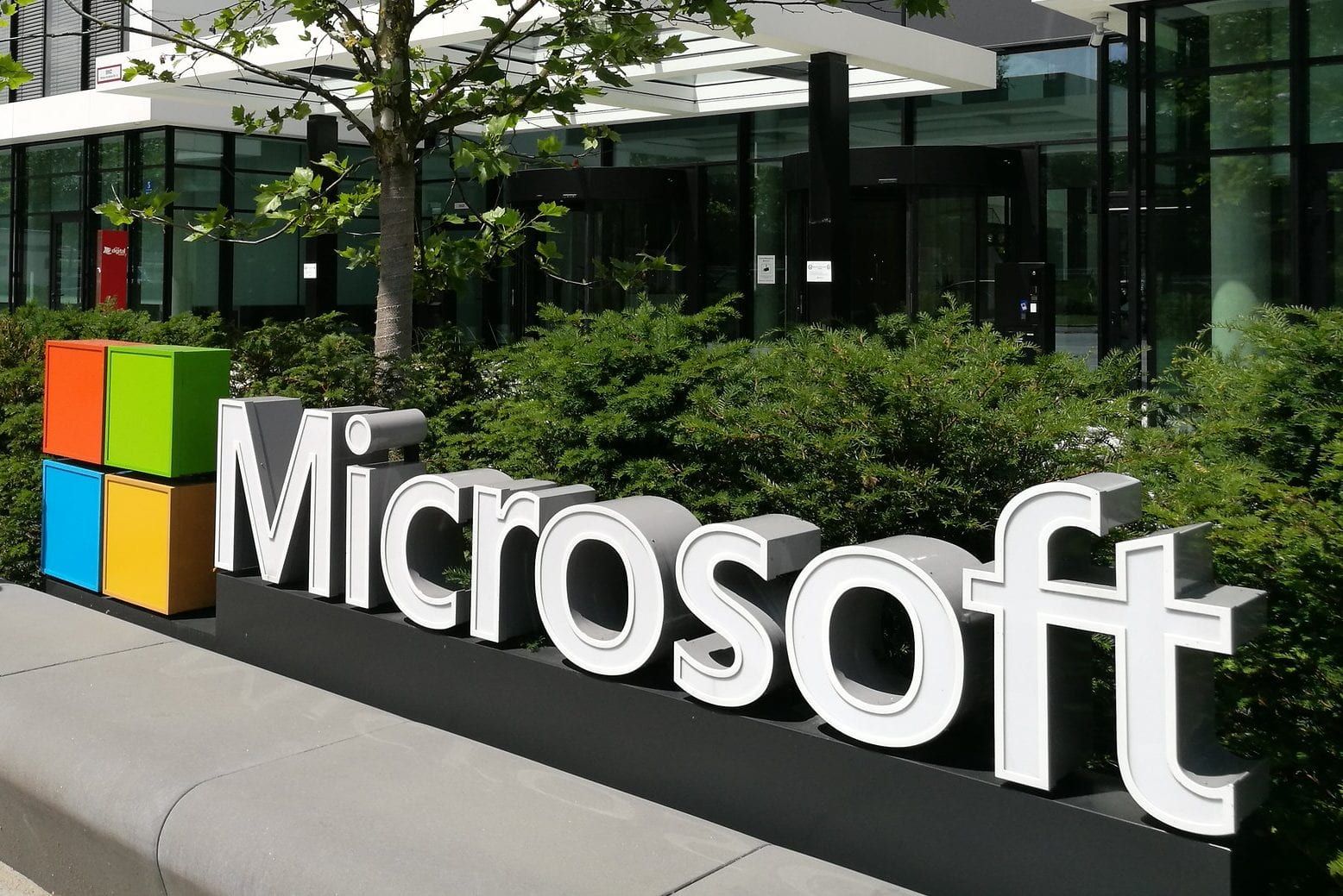 Microsoft виплатить працівникам по 1500 доларів як бонус за їхню роботу під час пандемії