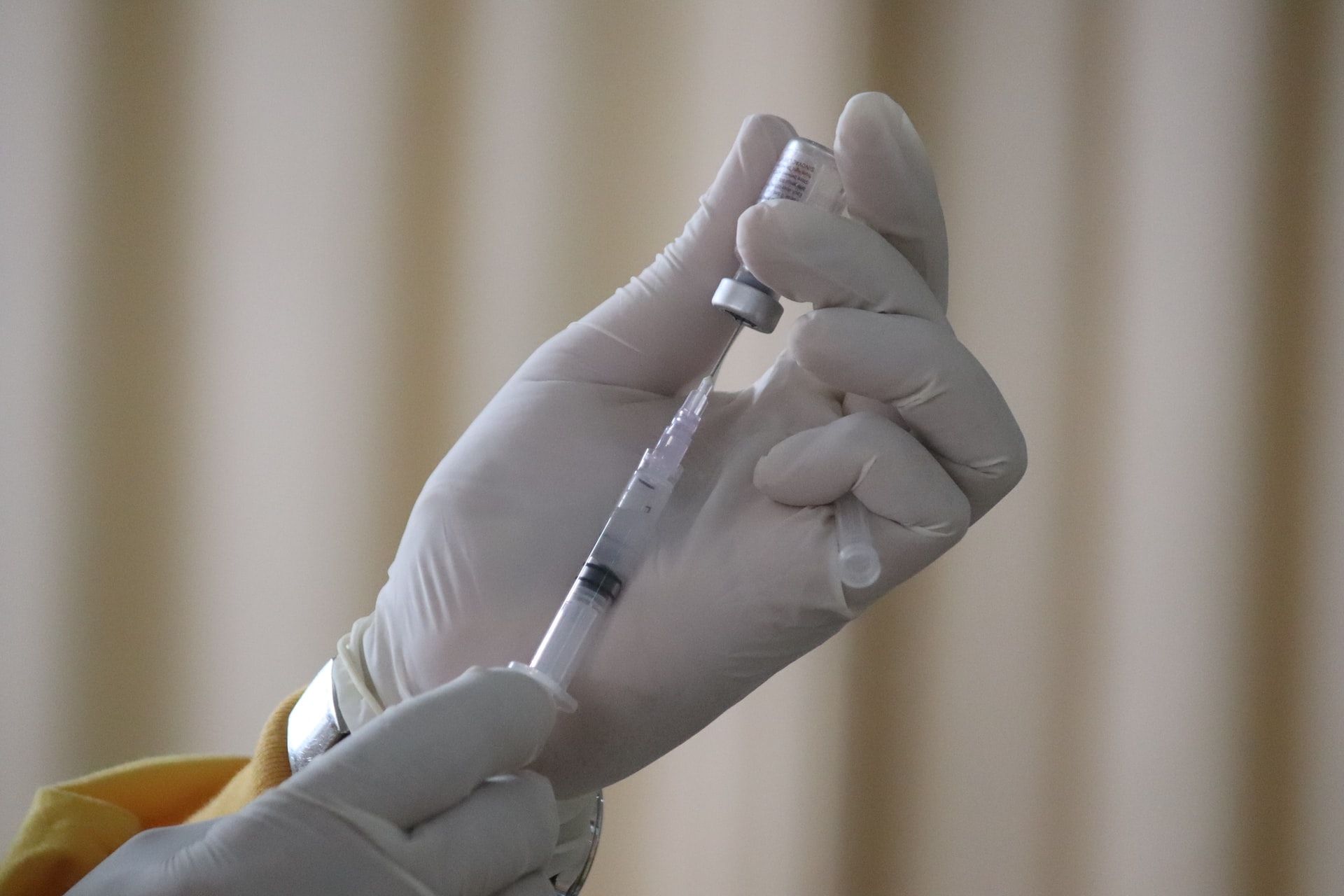 У мережі поширюють фейк, що вакцини від Covid-19 не захищають від штаму Delta