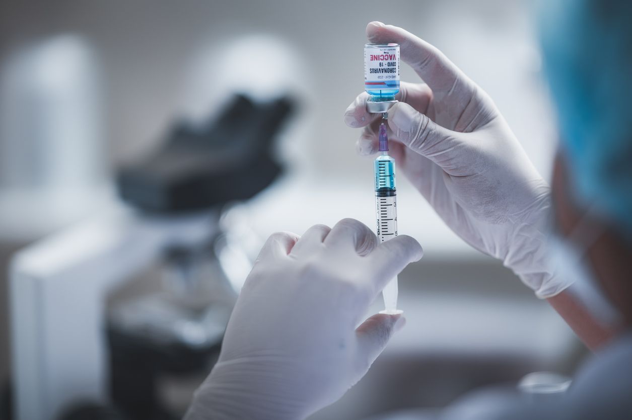 ЗМІ поширили маніпулятивні заголовки про тисячі загиблих у Болгарії через «помилки при вакцинації»