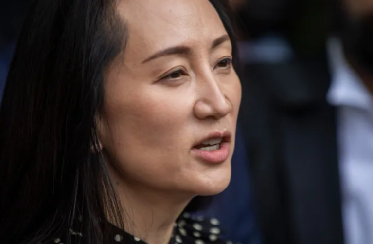 Доньку засновника Huawei відпустили після 3 років домашнього арешту в Канаді. Вона повертається в Китай