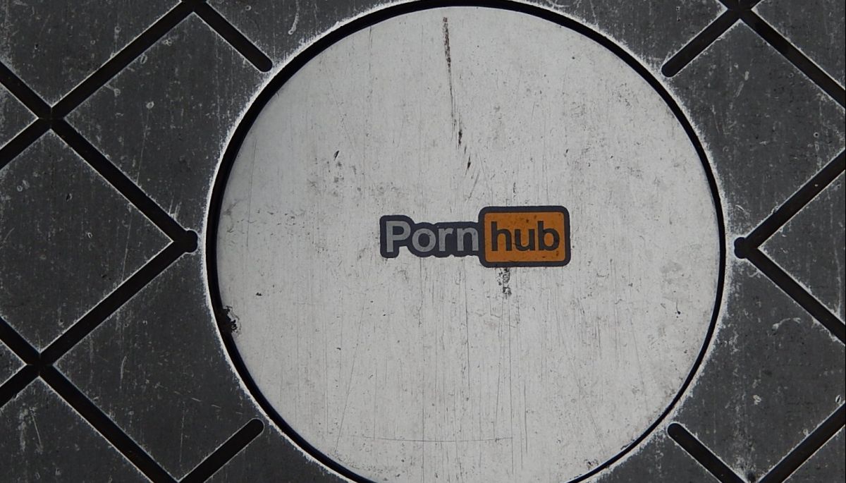 Трафік Pornhub зріс на 10% в день масштабного збою Facebook