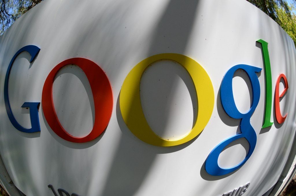 Скільки запитів на блокування контенту Україна та інші країни надсилали Google за минулі 10 років