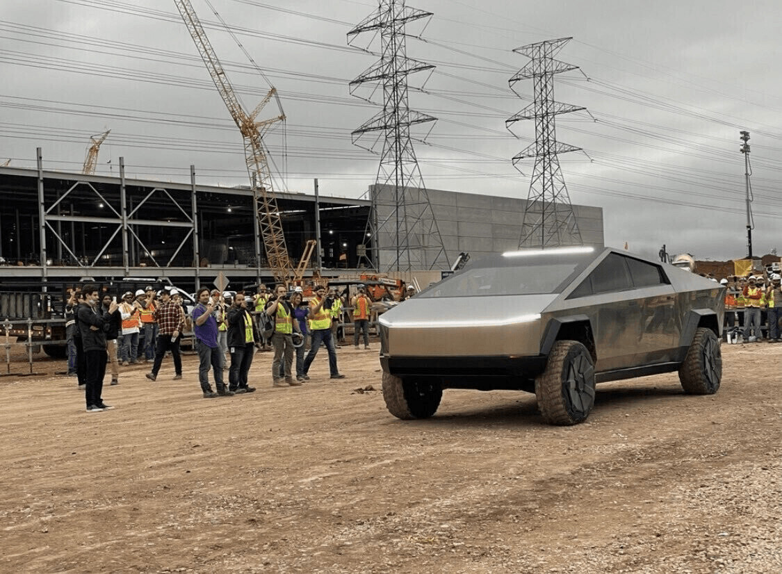 На полігоні Tesla з дрону зняли новий прототип пікапу Cybertruck (ВІДЕО, ФОТО)