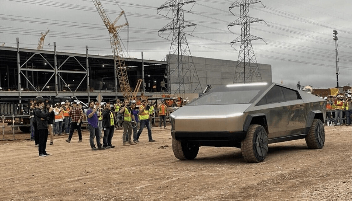 На полігоні Tesla з дрону зняли новий прототип пікапу Cybertruck (ВІДЕО, ФОТО)
