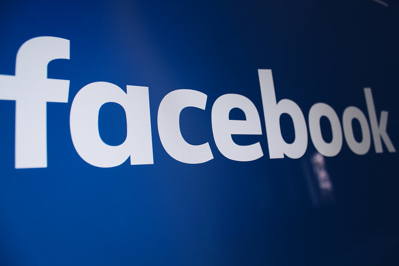 Facebook заборонив використання своїх платформ семи кібер-компаніям