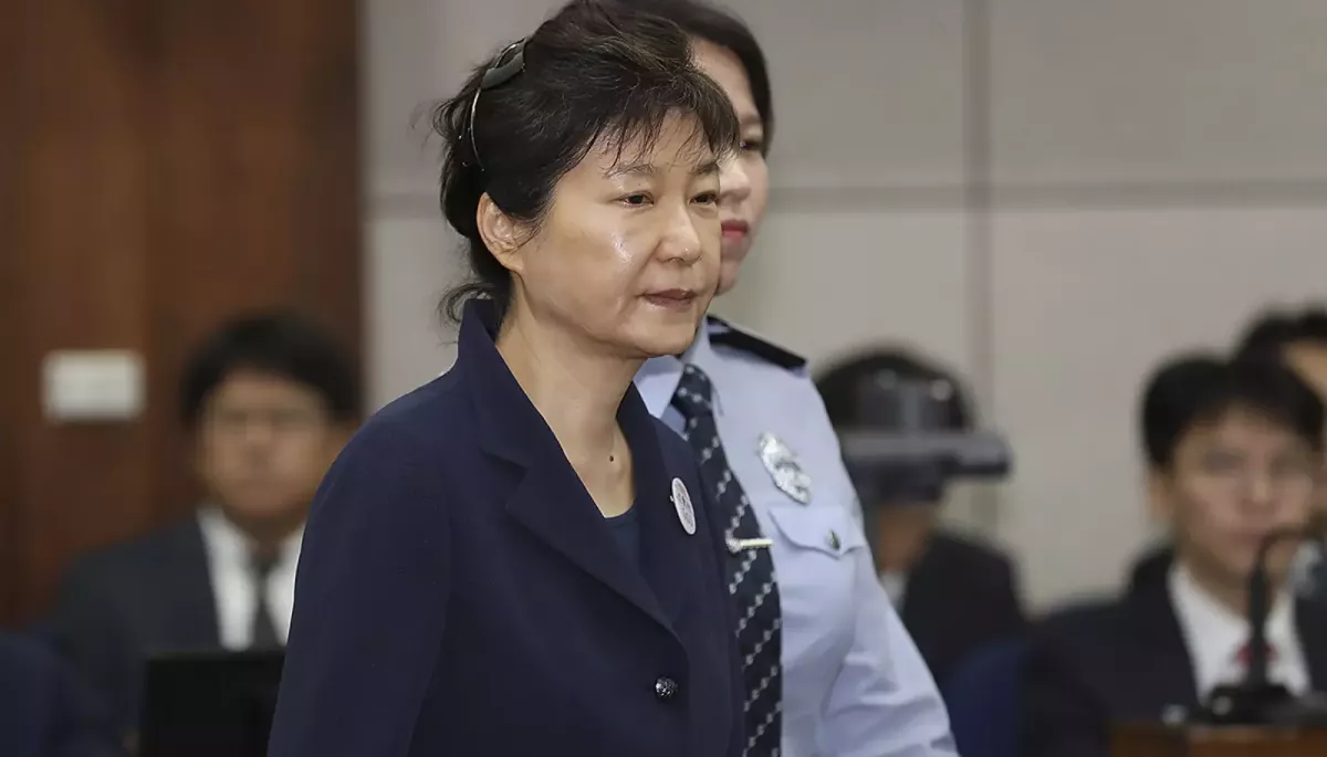 Колишня президентка Південної Кореї вийшла з в’язниці на 18 років раніше закінчення свого терміну