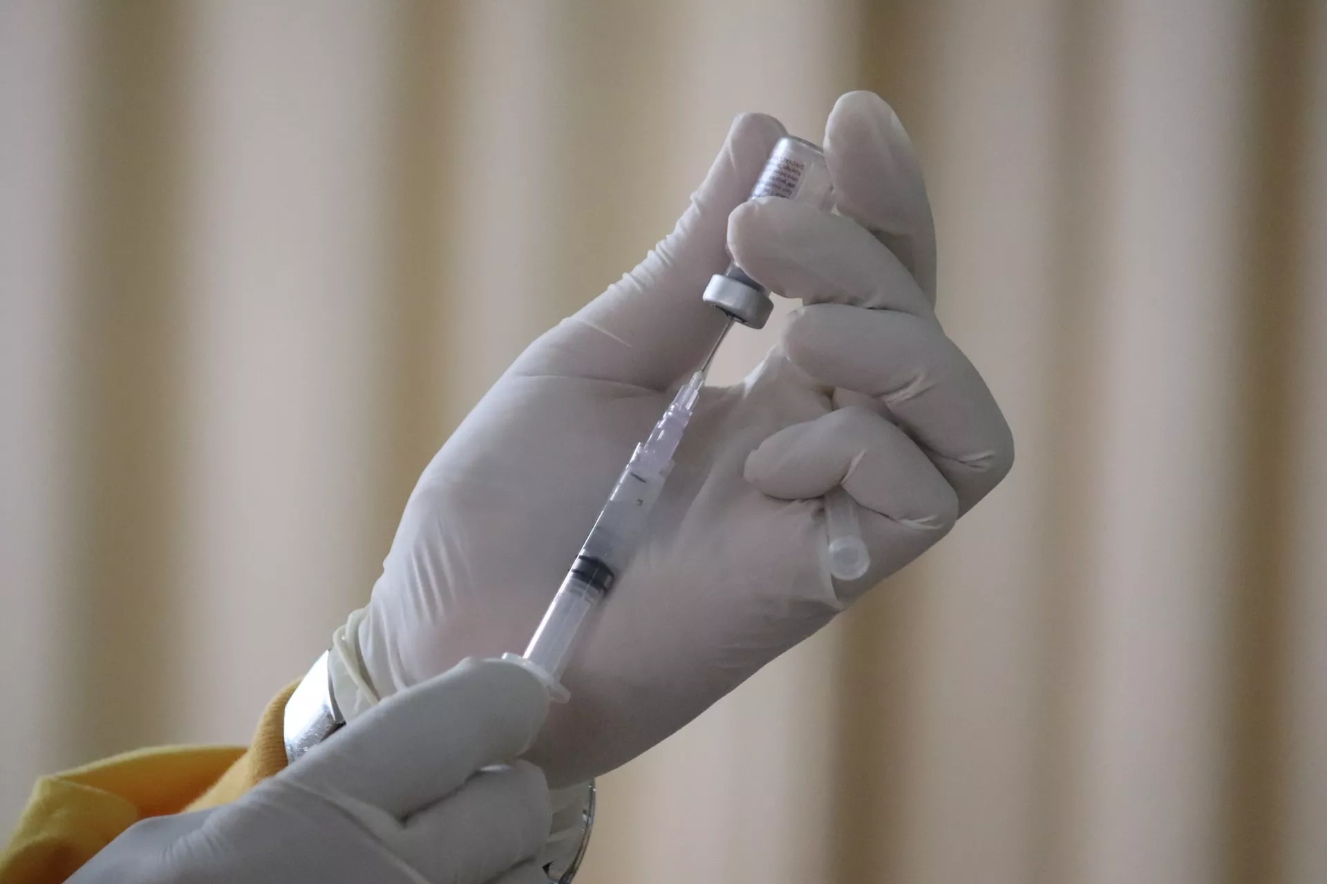Міністерство охорони здоров’я дозволило отримати бустерну дозу вакцини від COVID-19 усім охочим