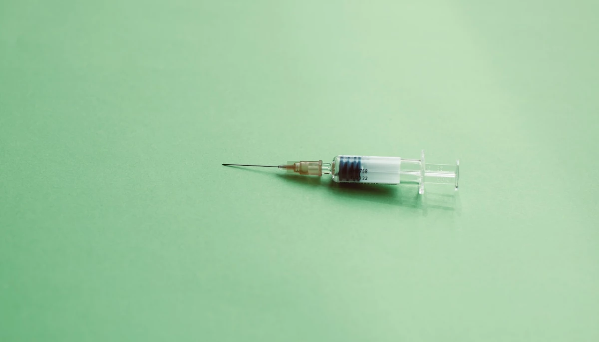 Фейк: від мРНК-вакцин помирають протягом п’яти років