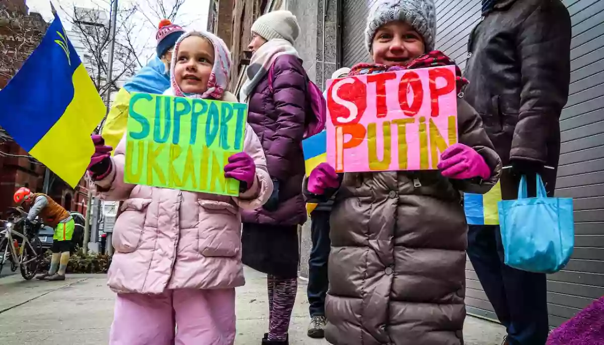 Влада закликала українських біженців зимувати в Європі