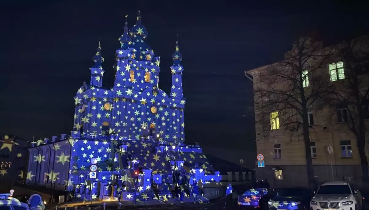 Швейцарський художник розпочав у Києві проєкт «Різдвяне світло для надії»