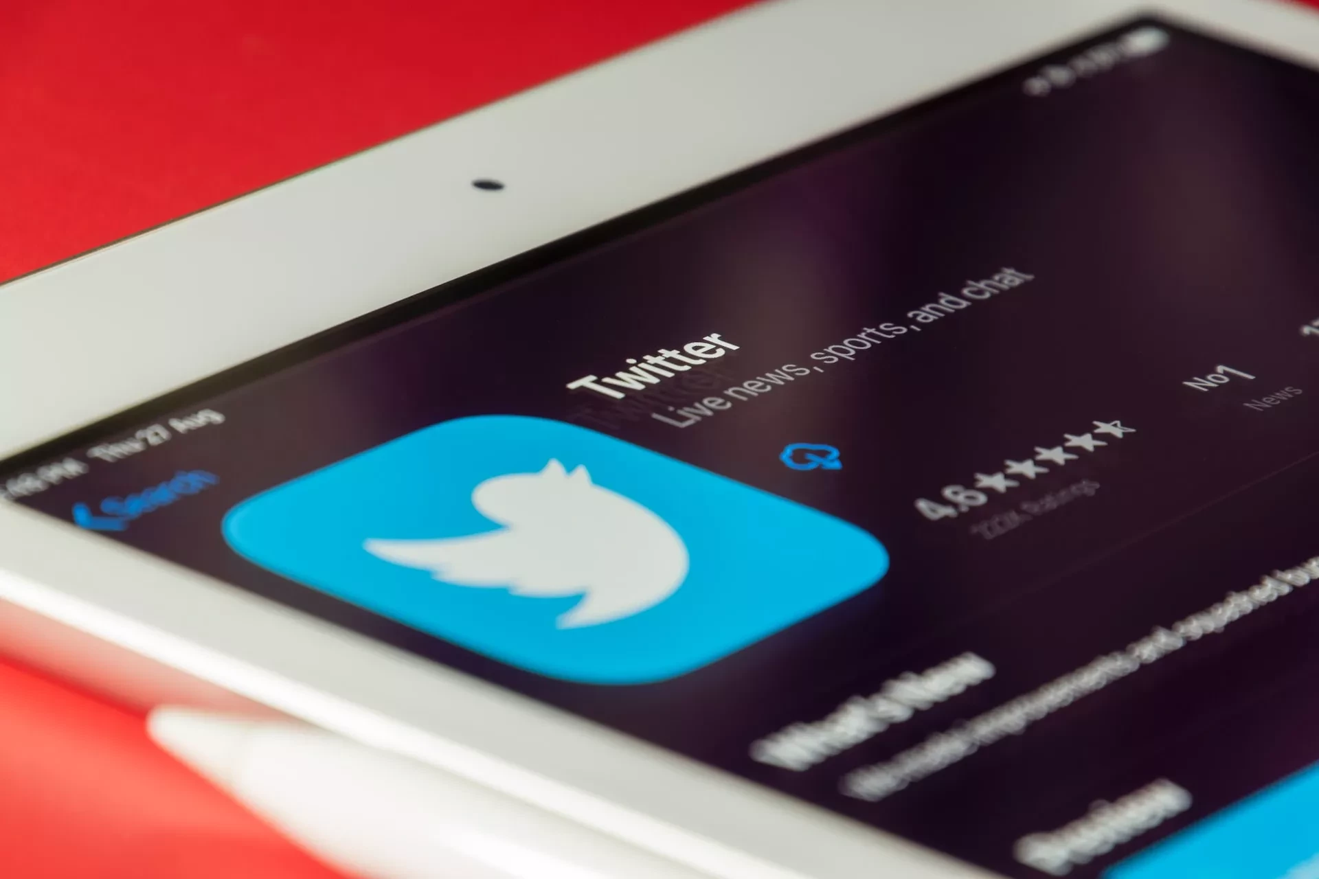 «Режим Бога»: інженери Twitter можуть твітити від імені будь-якого користувача мережі