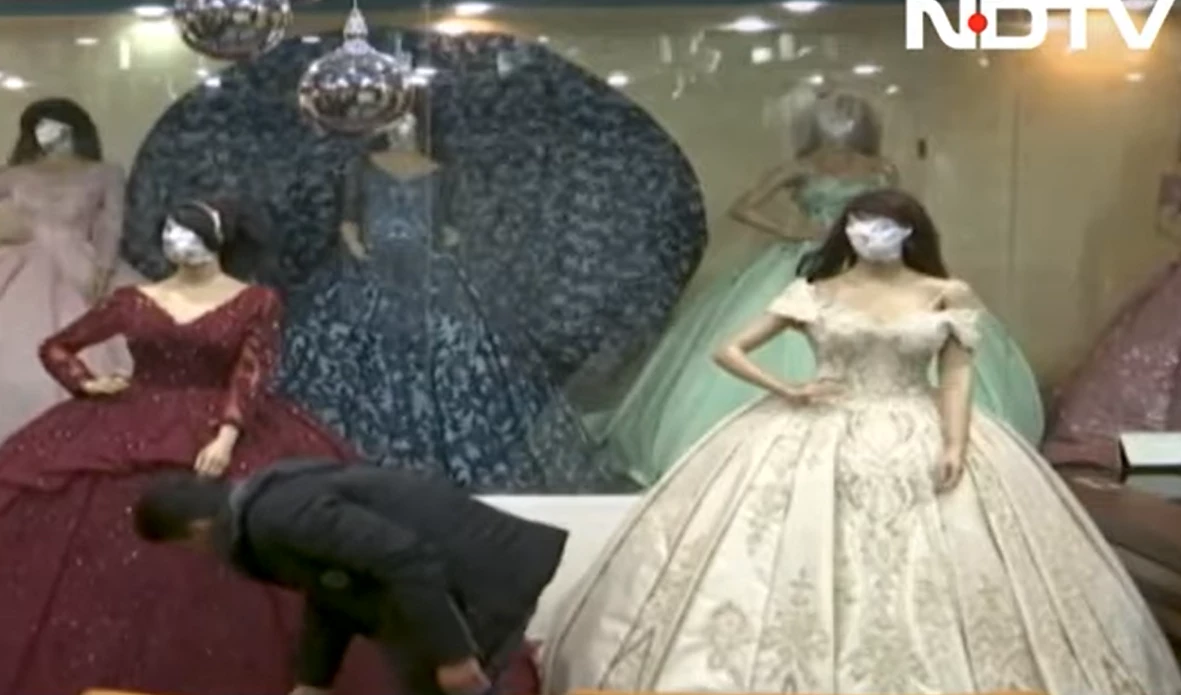 Таліби змушують власників магазинів прикривати обличчя манекенів