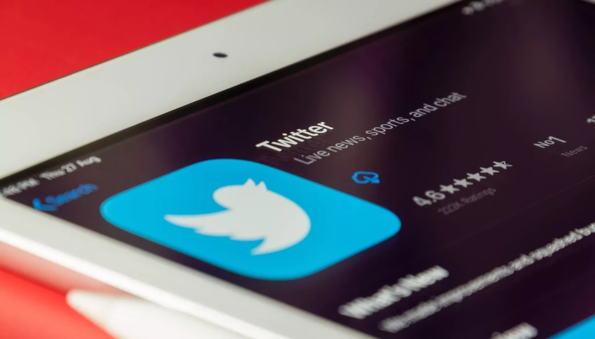 ЗМІ: У грудні доходи та прибуток Twitter впали на 40%