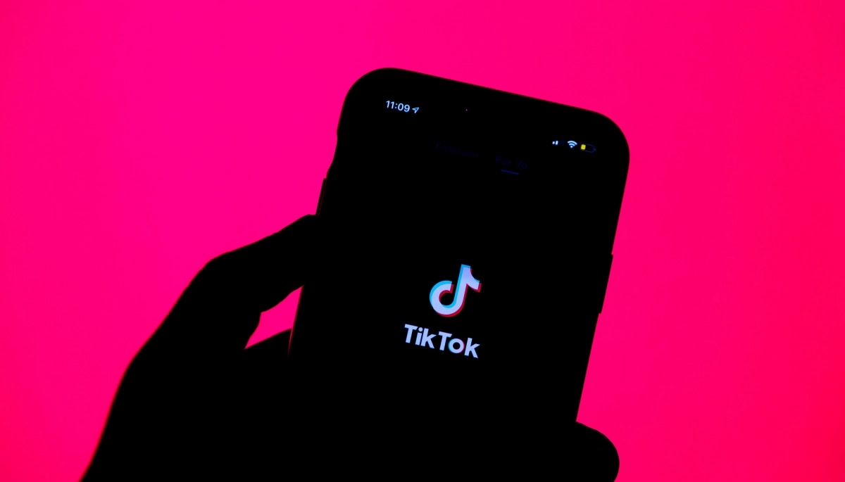 Велика Британія заборонила державним службовцям використовувати TikTok на робочих телефонах