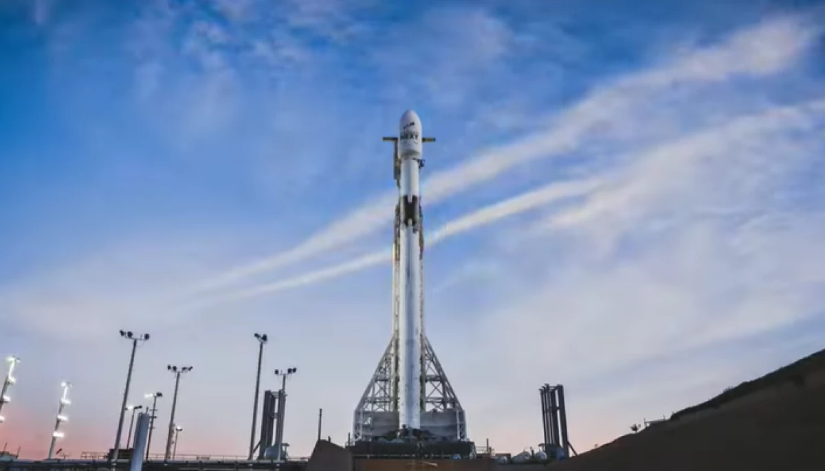 Компанія SpaceX запустила на орбіту 56 нових супутників Starlink