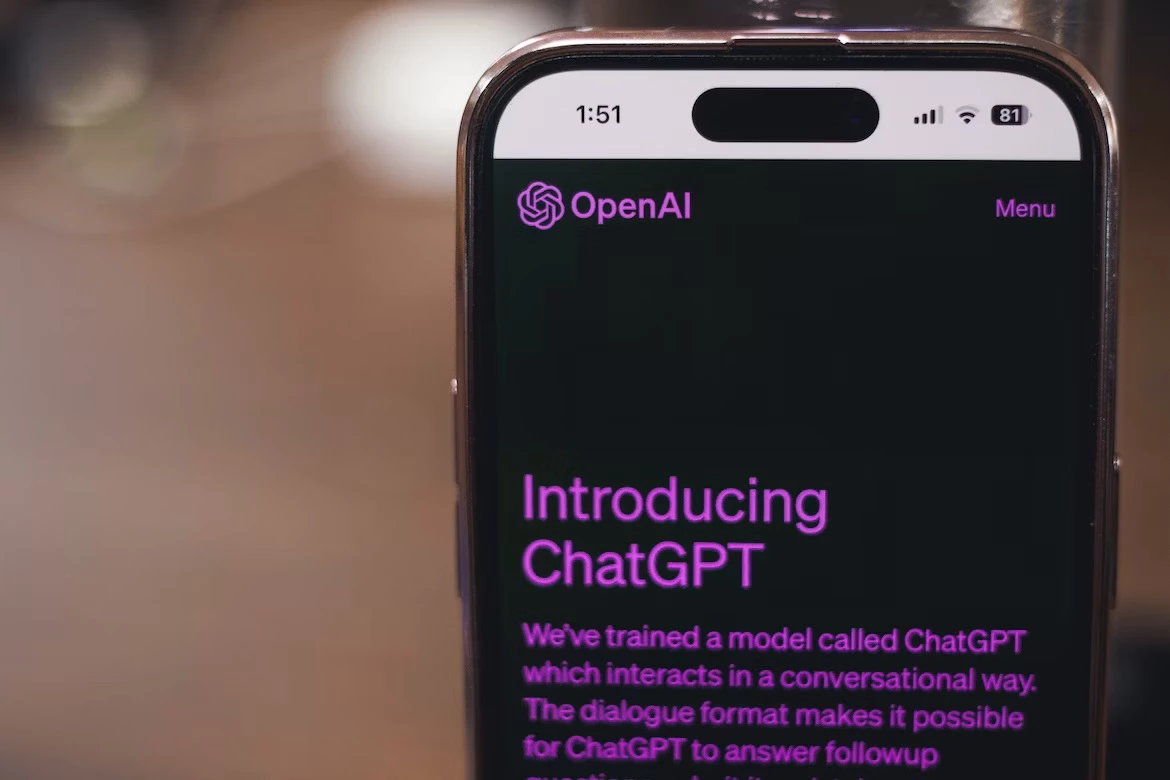 OpenAI випустила безкоштовний застосунок ChatGPT для iPhone