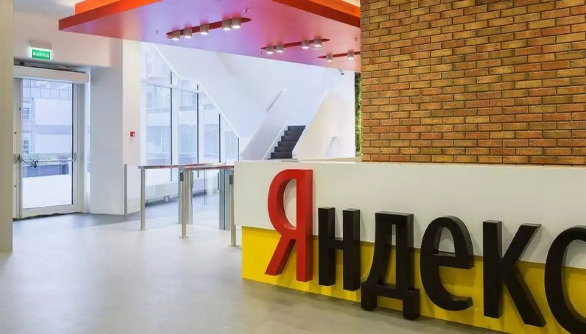 Підсанкційні російські олігархи готуються придбати контрольний пакет акцій «Яндекса», — ЗМІ
