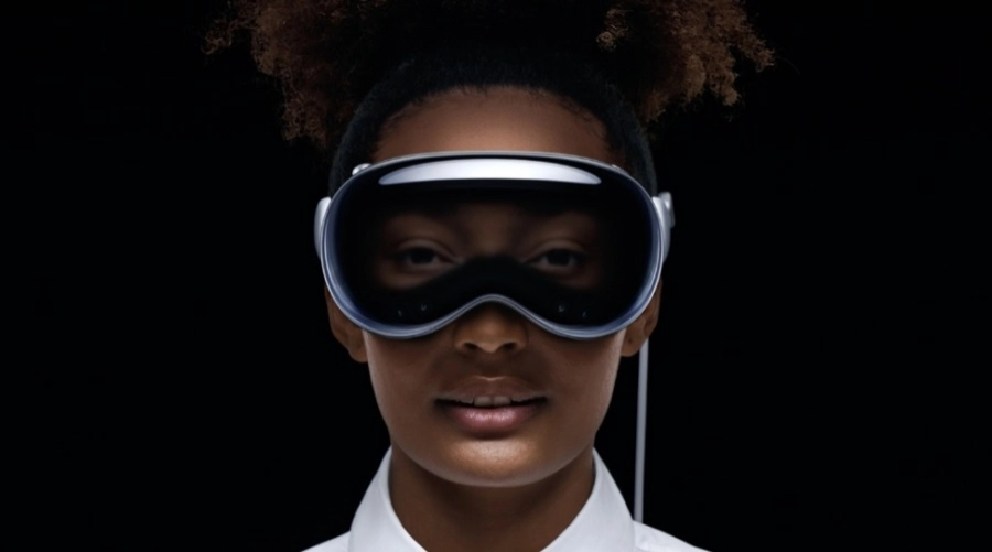 Apple представила свою першу гарнітуру доповненої реальності Vision Pro