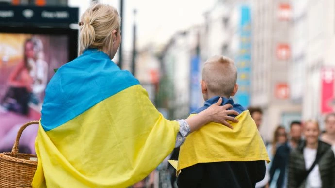 «Опора»: Основними джерелами новин для українців, які перебувають за кордоном, є месенджери та соцмережі