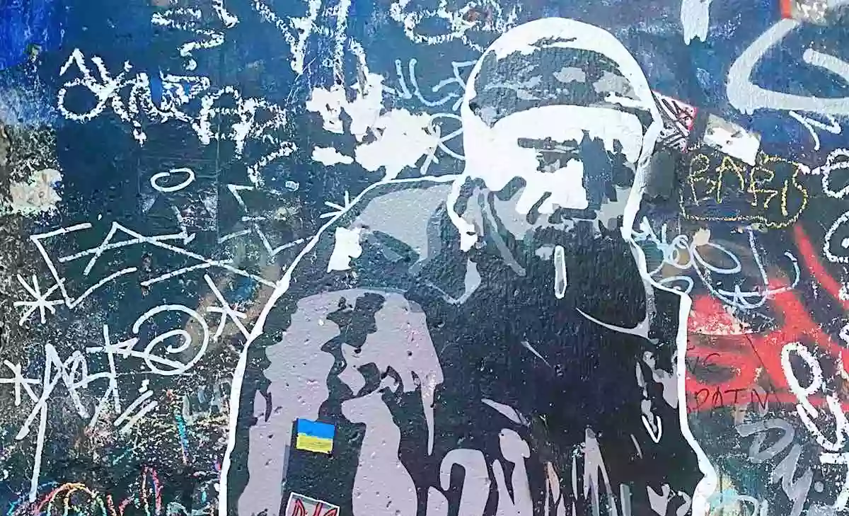 На фрагменті Берлінського муру створили графіті з Героєм України Олександром Мацієвським