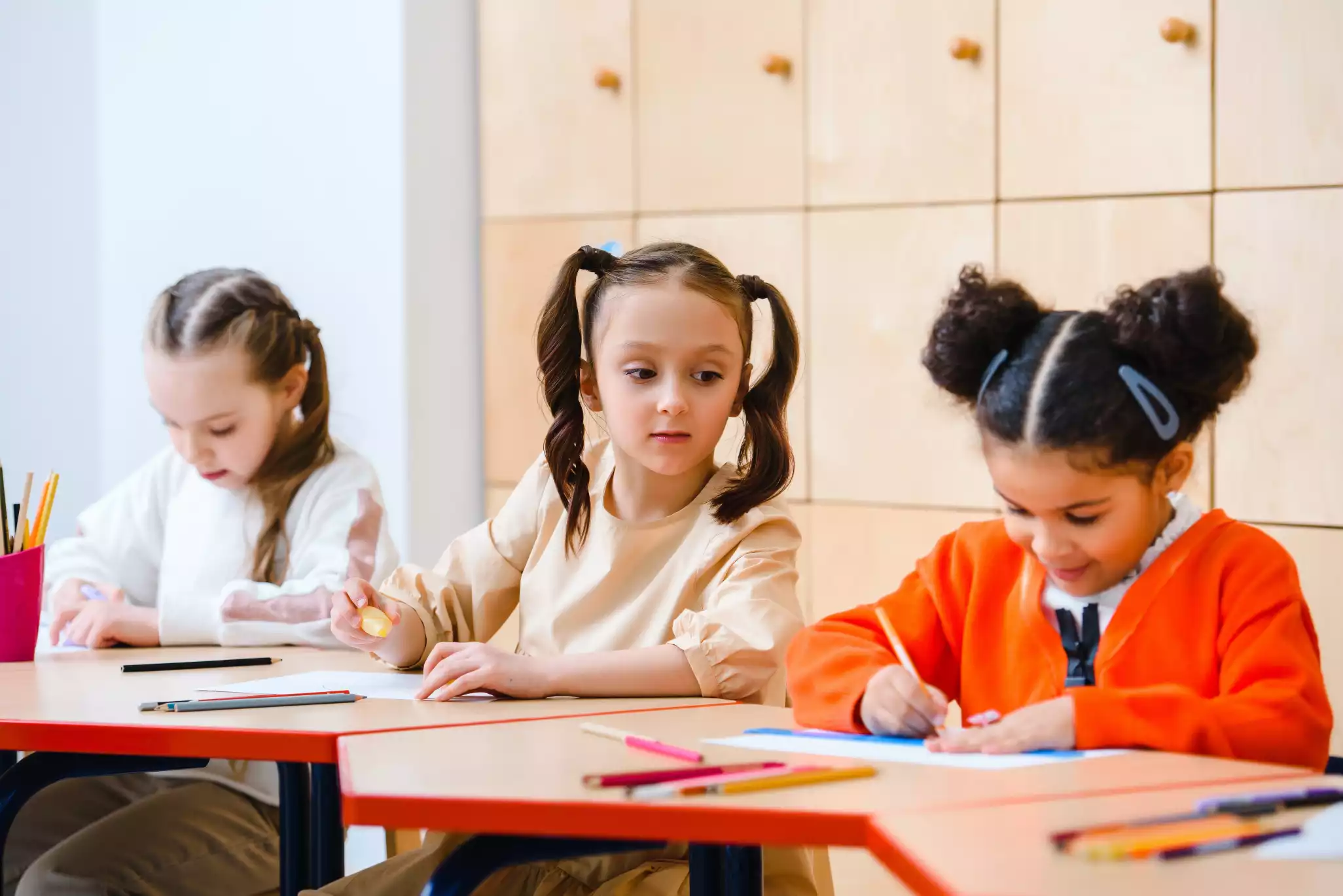 Зеленський підписав закон про відтермінування переходу шкіл нацменшин на українську мову навчання