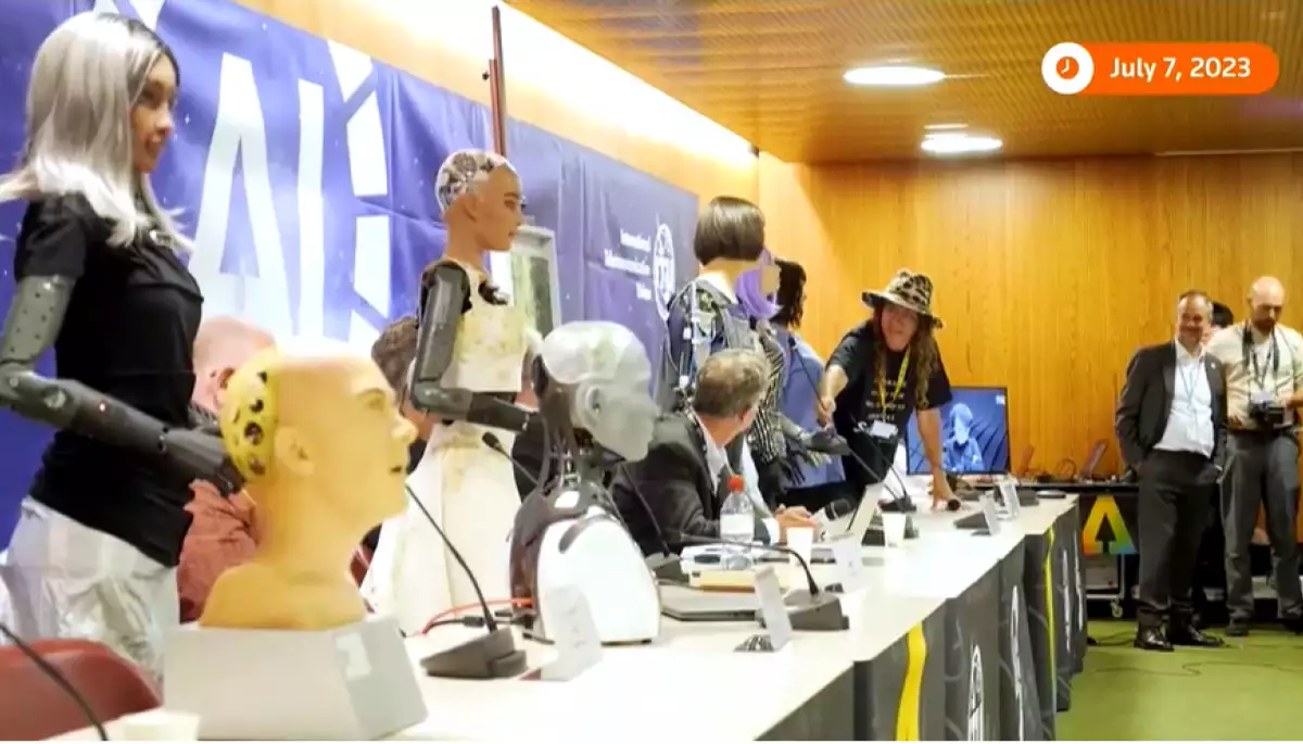 Роботи зі штучним інтелектом дали першу пресконференцію в рамках саміту ООН у Женеві