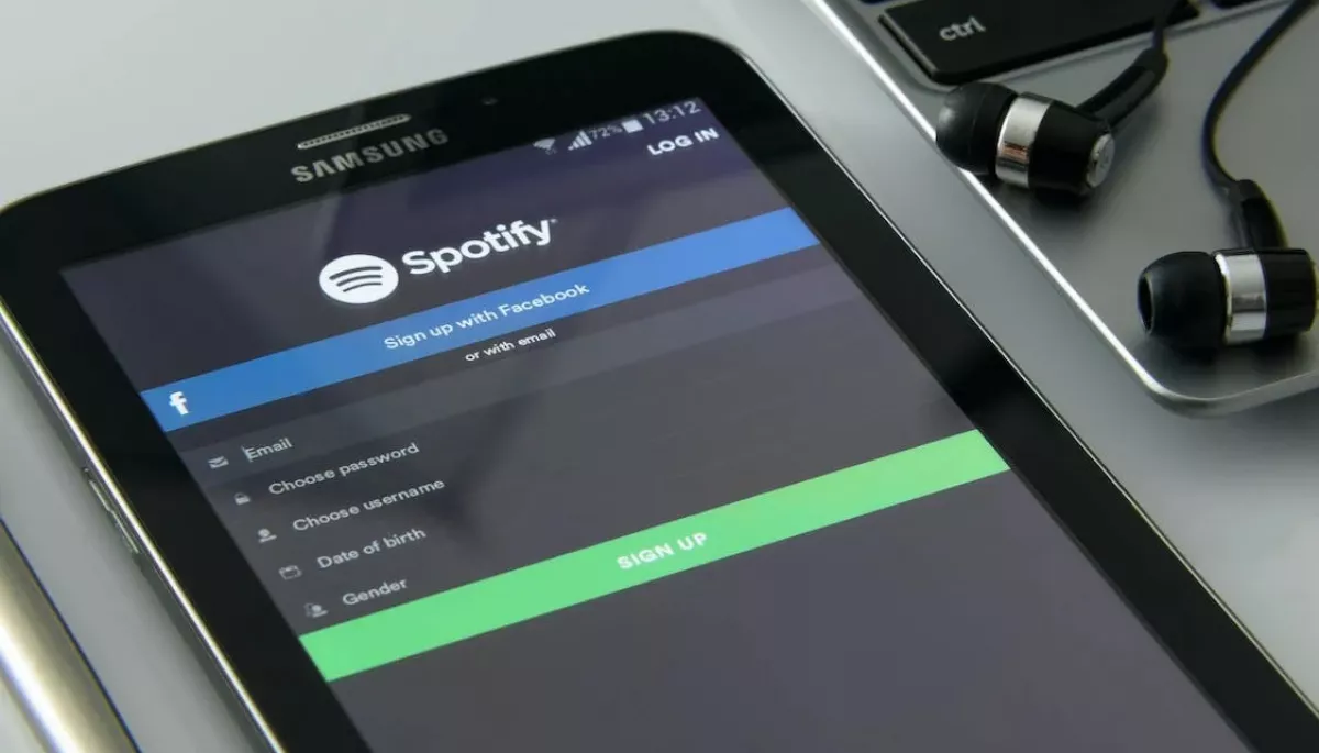 Власники платних підписок на Spotify зможуть безкоштовно слухати аудіокниги