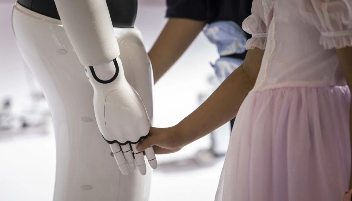Китай прагне налагодити випуск гуманоїдних роботів до 2025 року