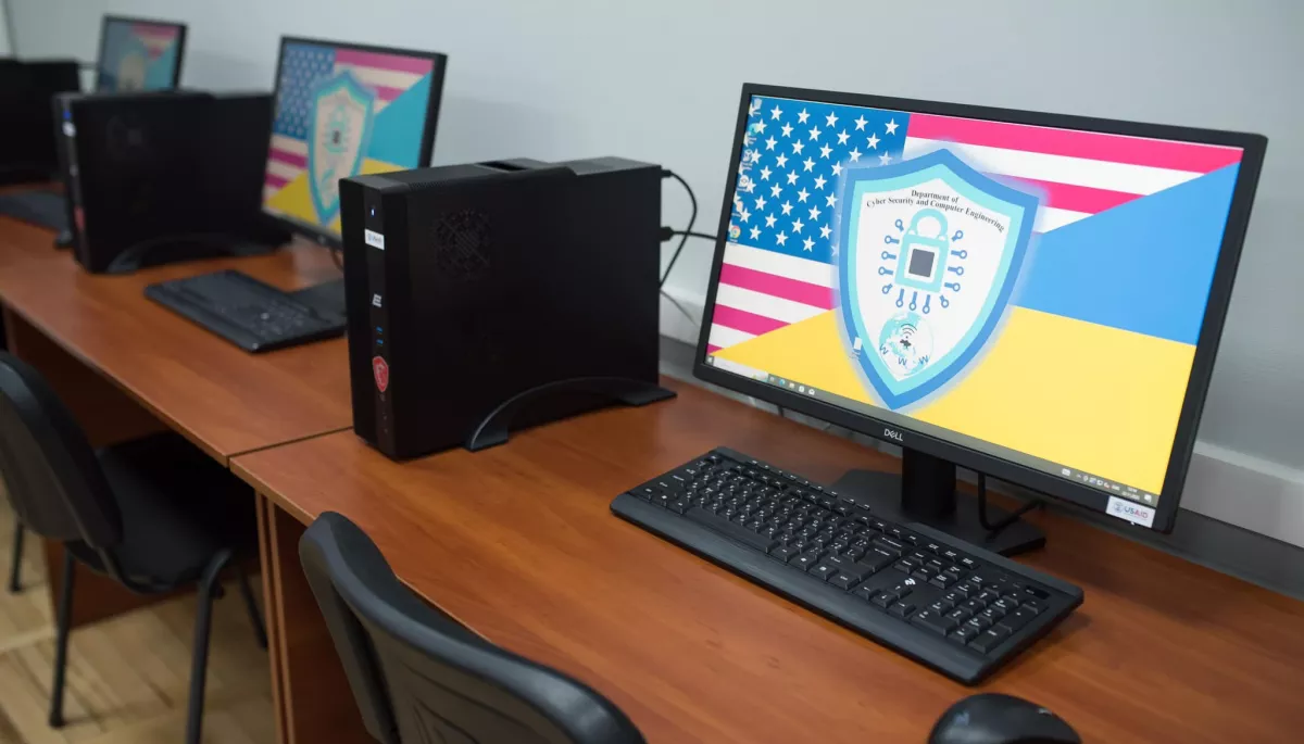 25 українських університетів отримають техніку від проєкту USAID для підготовки кіберфахівців