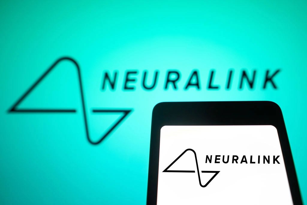 Стартап Neuralink поширив відео, як перший пацієнт з мозковим чипом грає в шахи