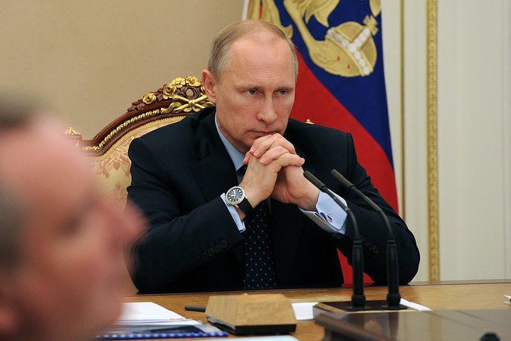 Путін підписав закон, що уможливлює кримінальне переслідування за перепост у соцмережі