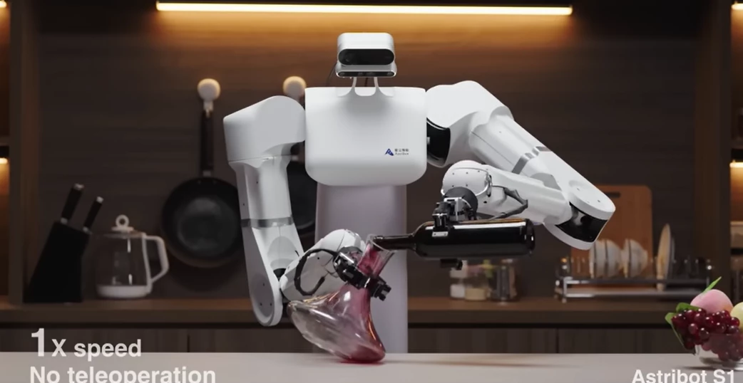 Китайська компанія представила робота-гуманоїда зі штучним інтелектом і надшвидкими руками (ВІДЕО)