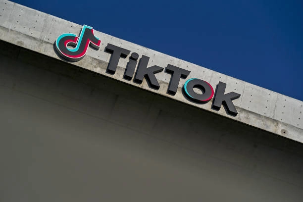 TikTok видалив акаунти російських державних медіа