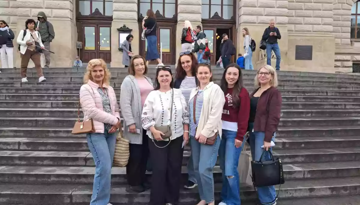 «Корені та крила»: у Празі стартувало навчання для українських учителів історії