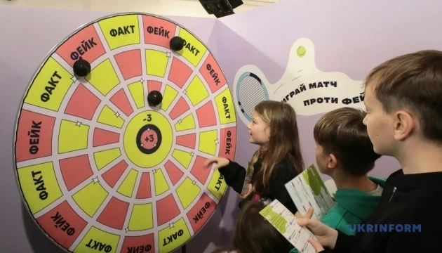 У Музеї історії Києва стартувала інтерактивна виставка про медіаграмотність «ДезАут»