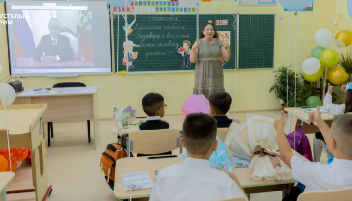 У Криму окупаційна влада почала перевіряти мобільні телефони школярів