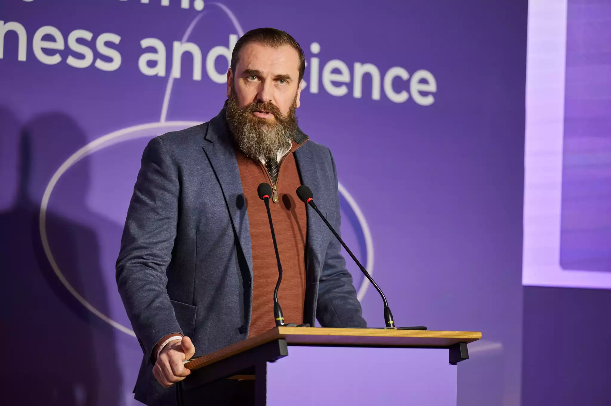 Міністр освіти вважає дискусійним питання заборони смартфонів в українських школах