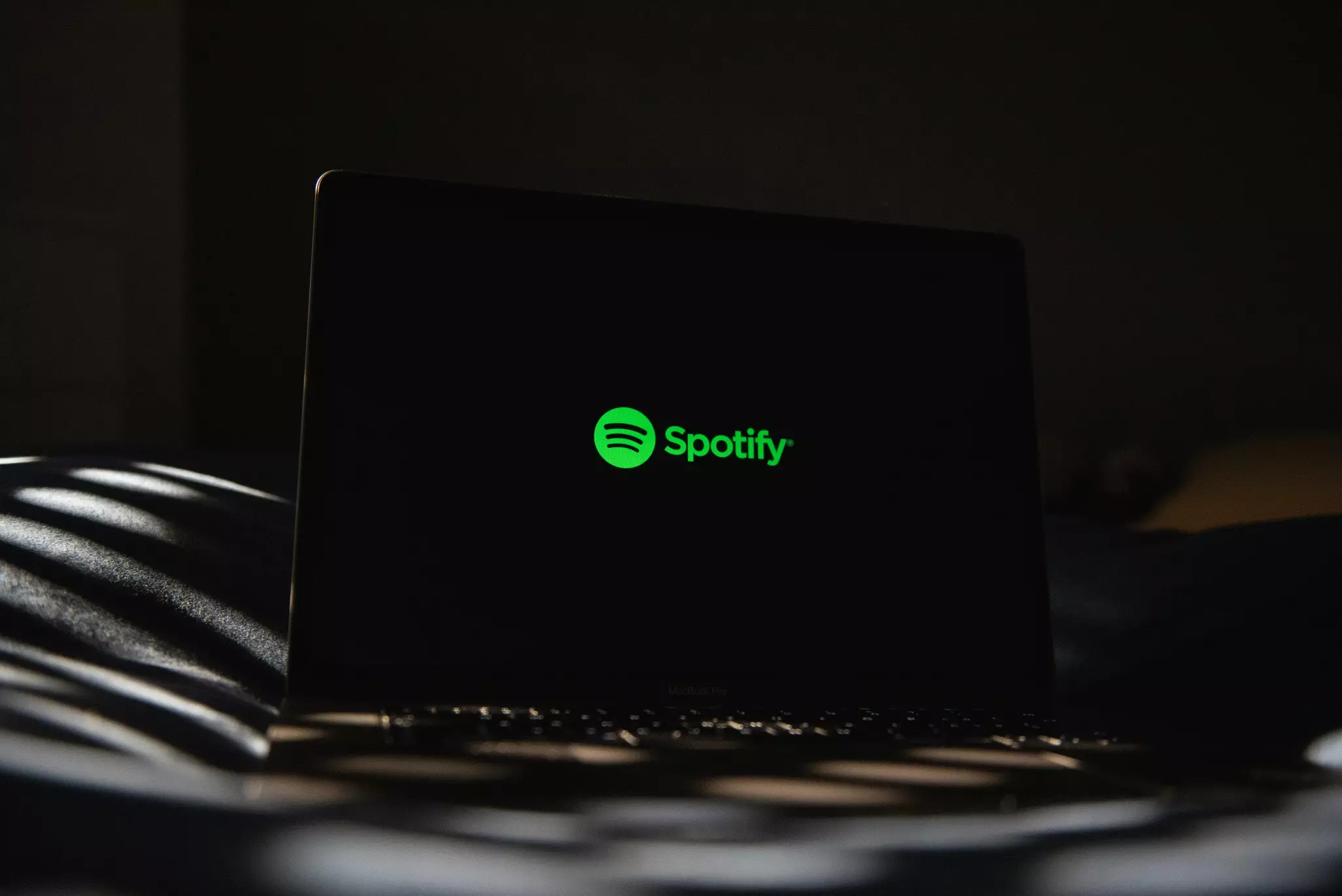 Spotify видалив майже 5 тисяч українських ШІ-треків