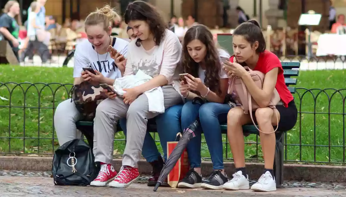 Греція готує заборону соціальних мереж для дітей віком до 15 років