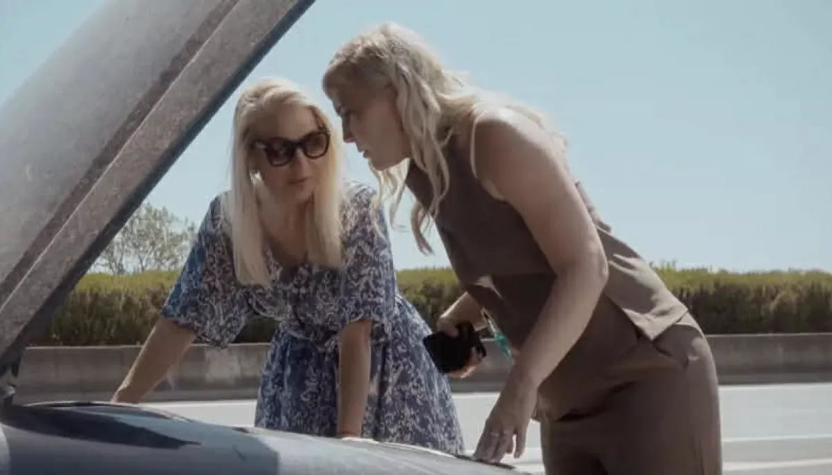 &laquo;Поза політикою&raquo;. Французьке ТБ випустило фільм про дружбу росіянки й українки