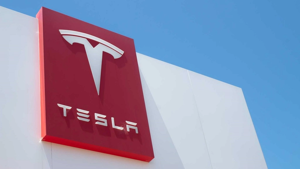 Tesla обмежить витрати співробітників на ШІ до $200 на тиждень